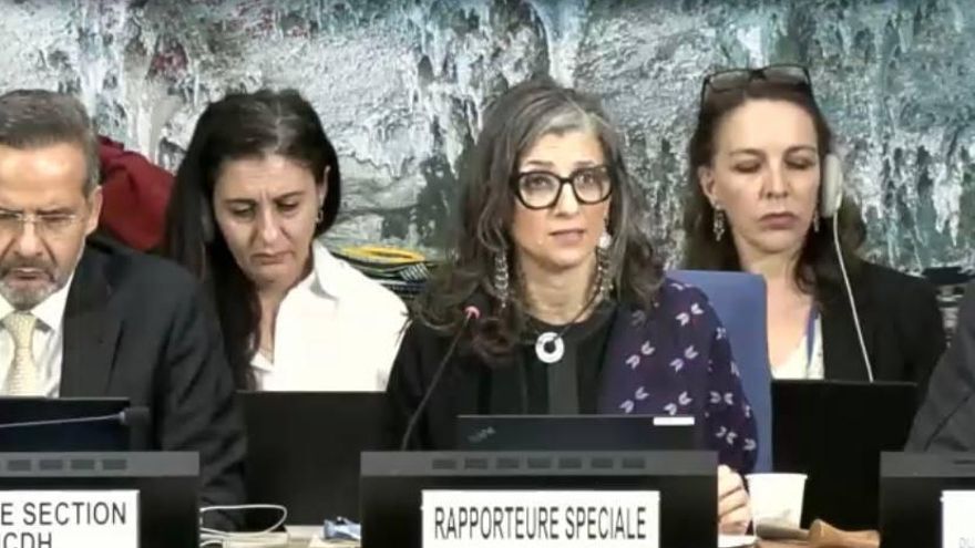 Francesca Albanese, la relatora de la ONU, presentando su informe este lunes en Ginebra