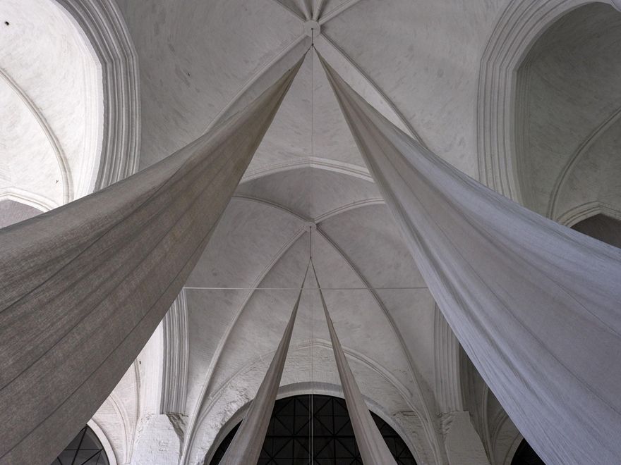 Alturas místicas. Bóvedas en el cielo de la catedral de Lübeck.