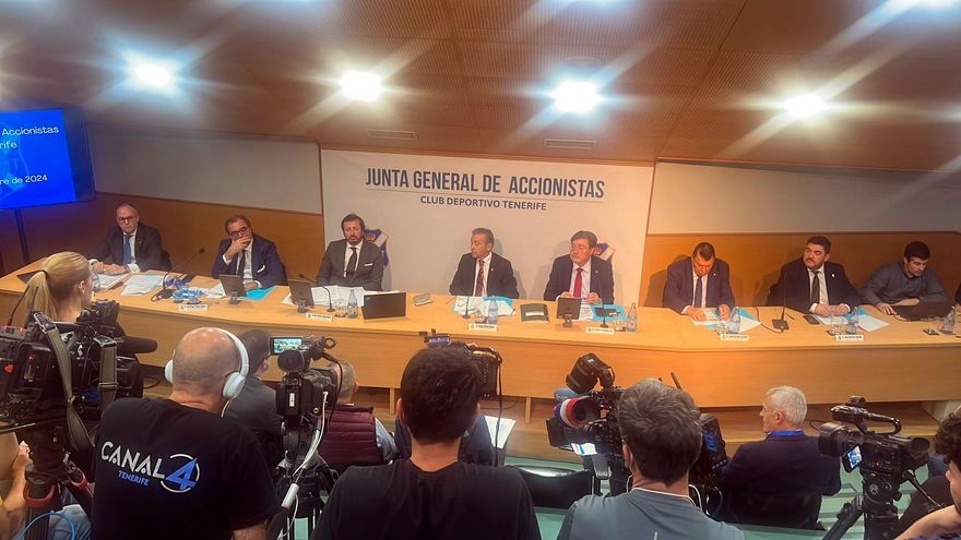La junta general del CD Tenerife acaba con la era Garrido