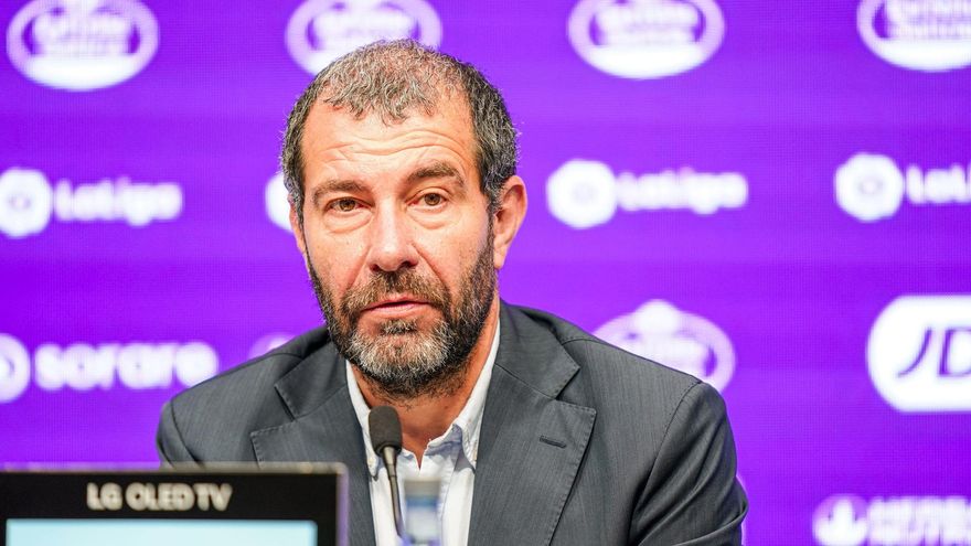 El Real Valladolid aplaza la consulta para elegir su escudo por las críticas de la afición al método de votación