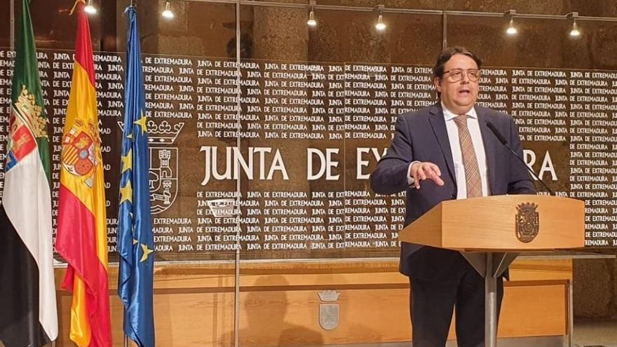 El consejero de Sanidad y vicepresidente segundo de la Junta, José María Vergeles, en rueda de prensa