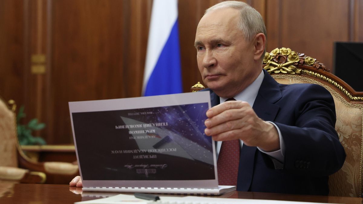 La UE acuerda otro paquete de sanciones a Rusia que incluye un nuevo tope al precio del petróleo