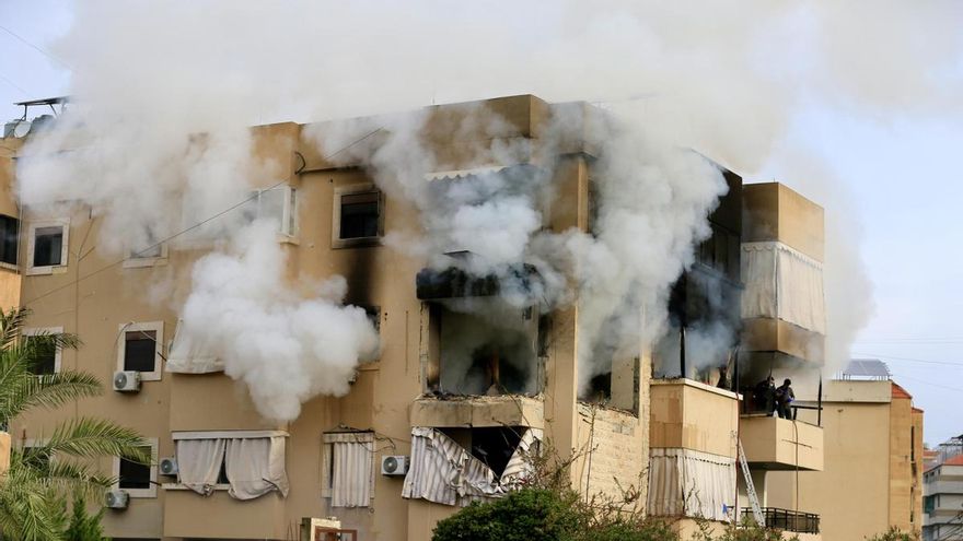 Un edificio de Sidon, en el sur de Líbano, atacado por Israel, este sábado