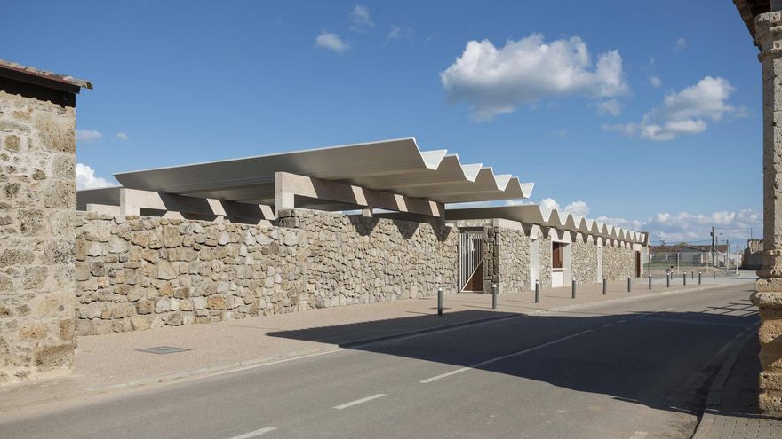 Exterior de las piscinas Castromonte