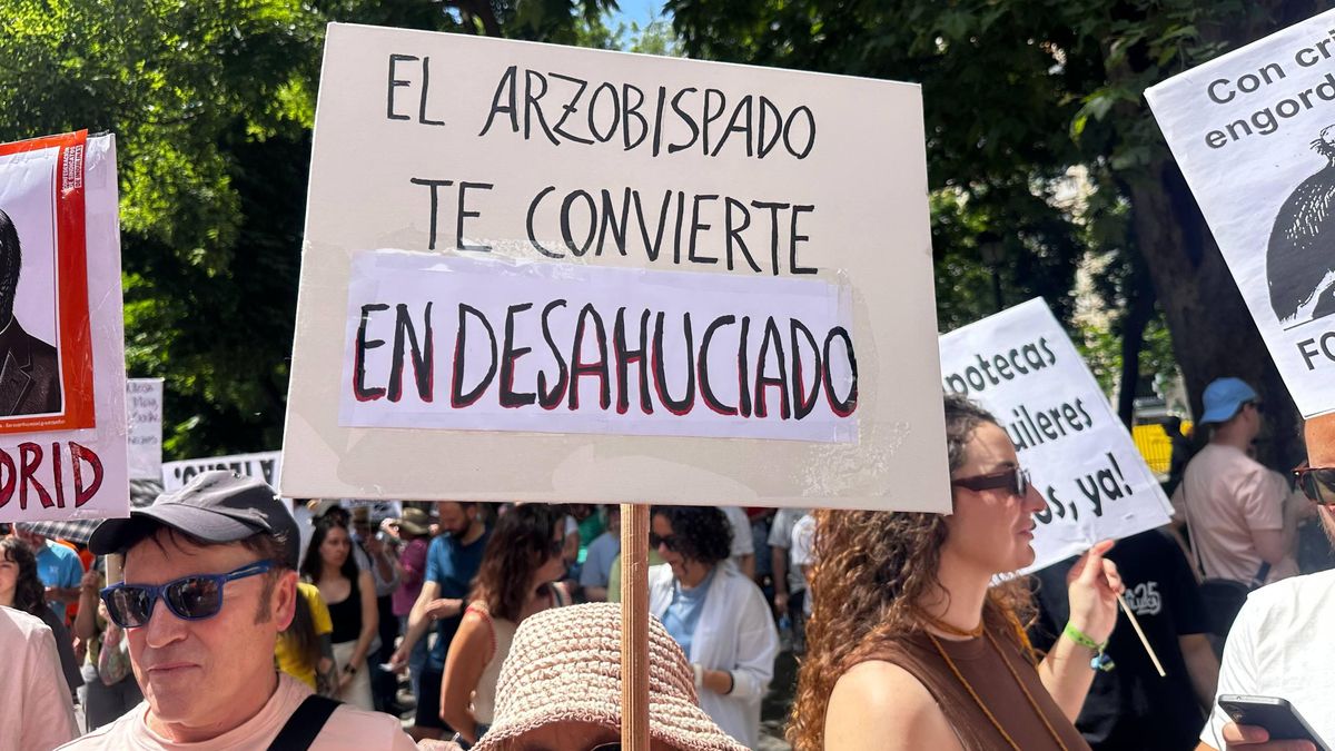 Pancarta de protesta contra los desahucios de órdenes religiosas.