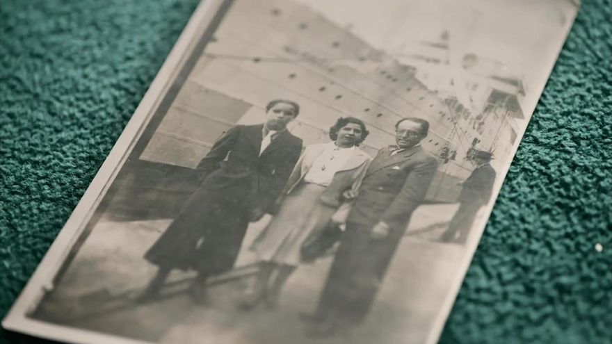 Imagen de Salvador Valverde con el Massilia de fondo