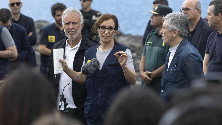 Los ministros de Sanidad, Mónica García (c); Interior, Fernando Grande Marlaska (d); y Política Territorial, Ángel Víctor Torres (i), han informado este lunes en el puerto de Granadilla de Abona (sur de Tenerife) sobre la última hora en la asistencia al buque neerlandés MV Hondius.