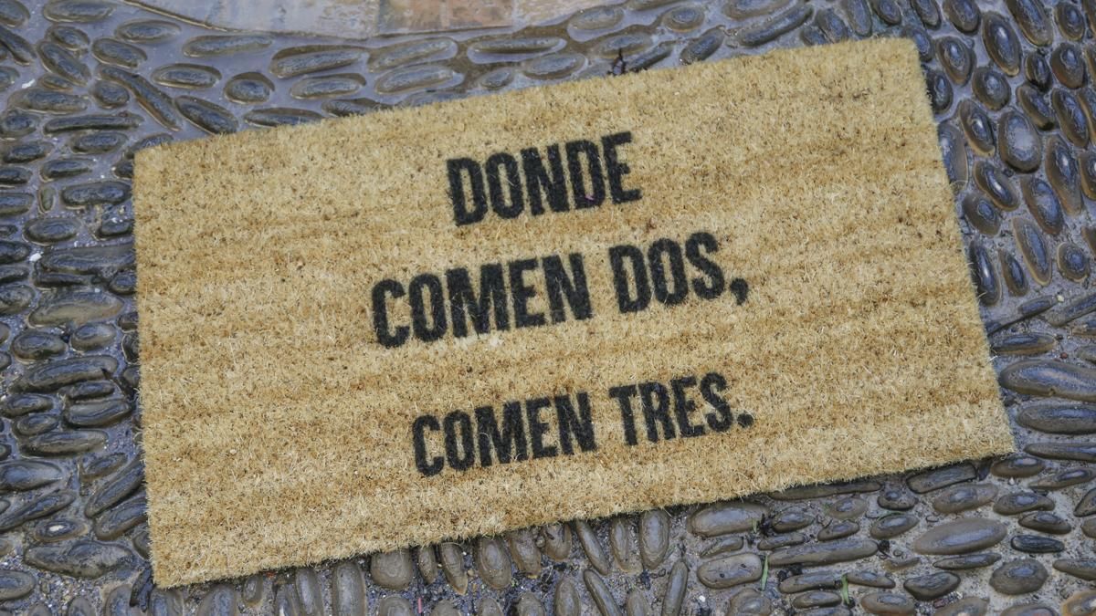 Inauguración del festival Poemx en el Palacio de Viana