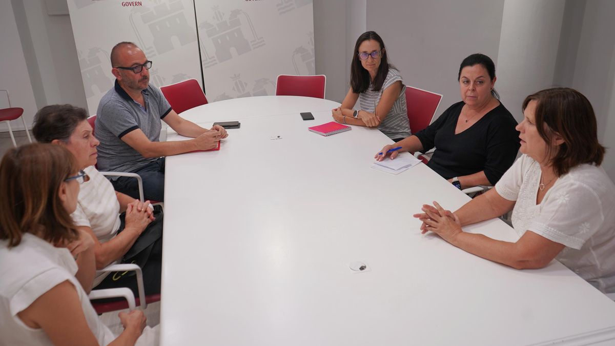 Reunión de la concejala Gandia con vecinos afectados por los olores de la depuradora.