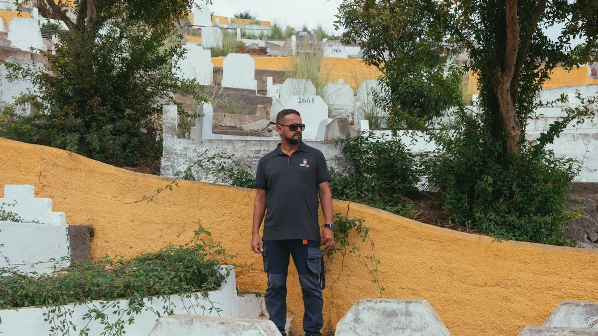 Said Mohamed, encargado del cementerio musulmán de Ceuta.