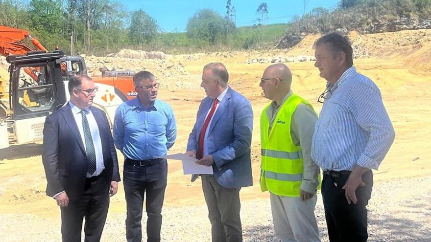 El consejero, Roberto Media, ha visitado los terrenos en los que se ejecutará el proyecto
