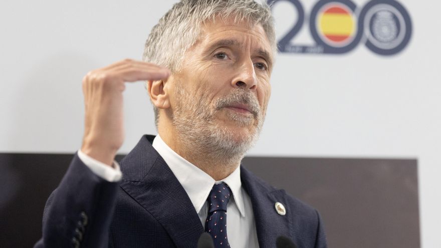 El ministro del Interior en funciones, Fernando Grande-Marlaska, inaugura la reformada sede de la comisaría de Policía Nacional del Distrito Centro de Madrid, en la calle Leganitos