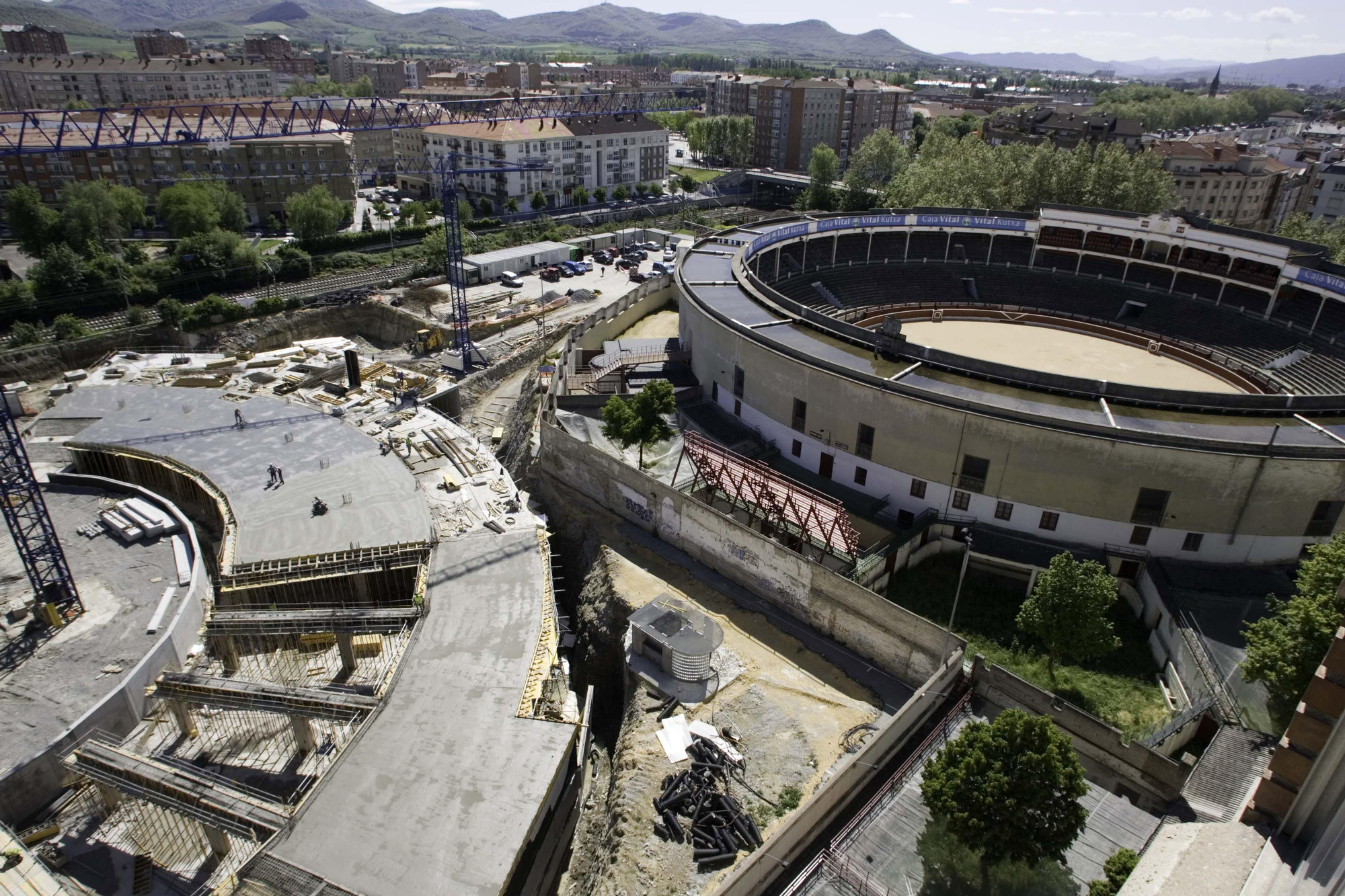 2006: dos plazas de toros en Vitoria