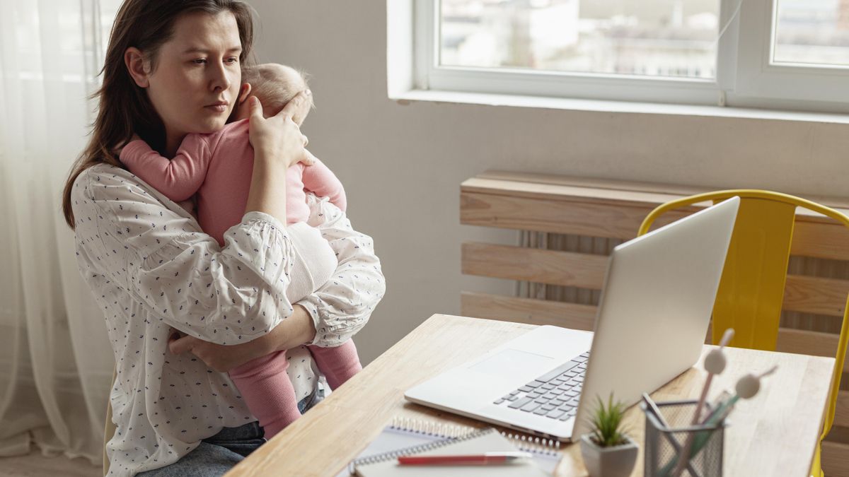 Una psicóloga, sobre la carga física y mental de las madres: “Un Google Calendar humano que no descansa ni cuando te sientas”