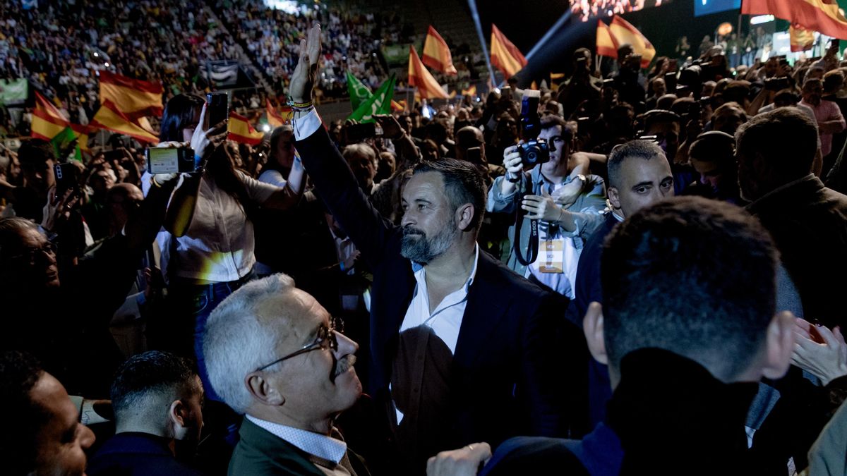 Archivo - El líder de VOX, Santiago Abascal a su llegada al acto ‘Viva 24’ de VOX, en el Palacio de Vistalegre, a 19 de mayo de 2024, en Madrid (España).