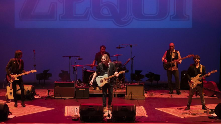 La potente y compacta banda que acompaña al cantante