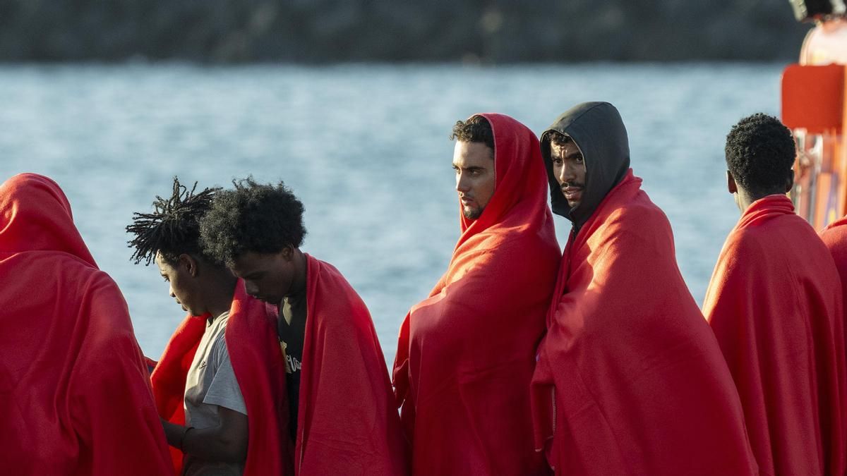 Salvamento auxilia a tres neumáticas con 245 personas a bordo en aguas de Lanzarote