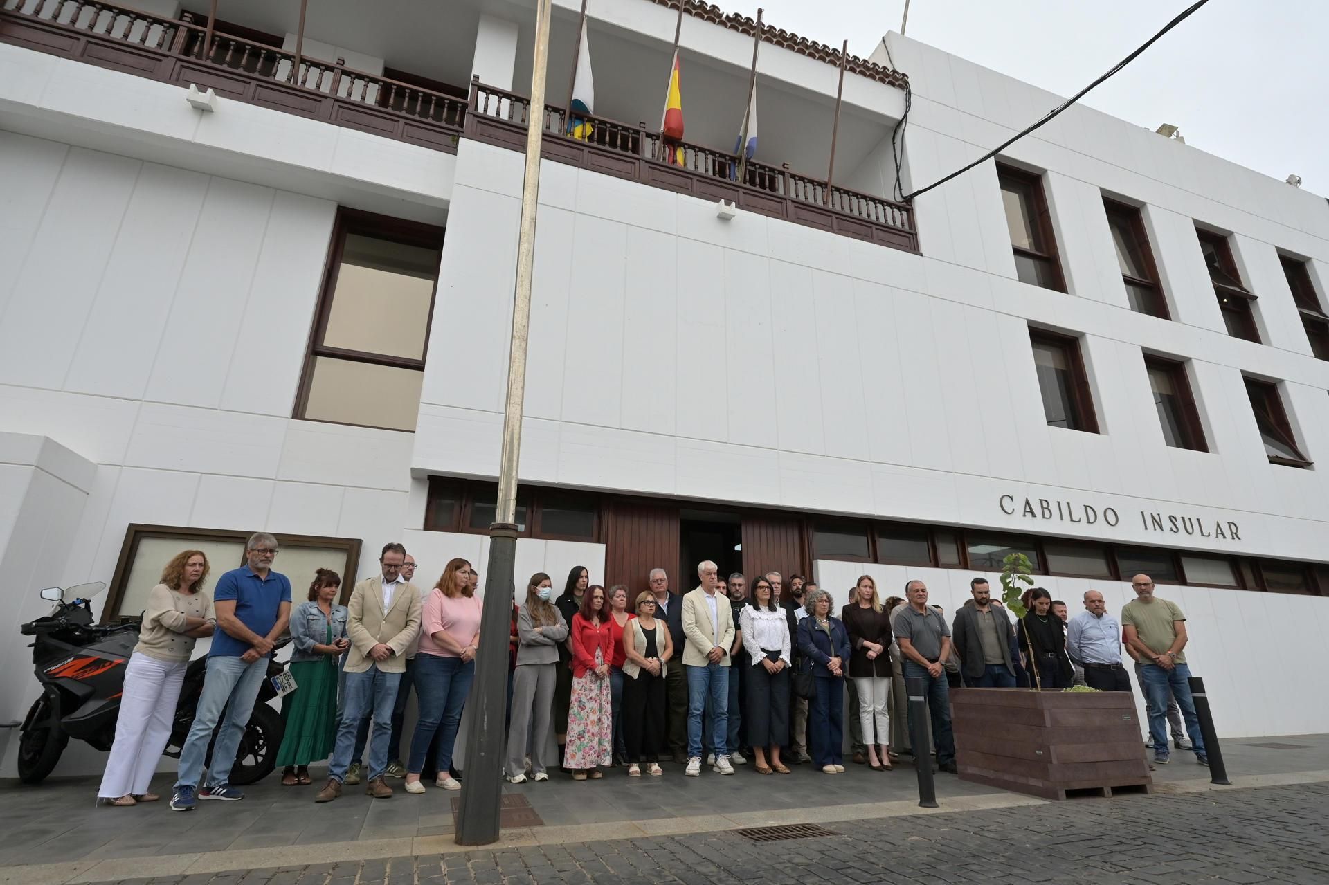 El Cabildo de El Hierro, durante el minuto de silencio.