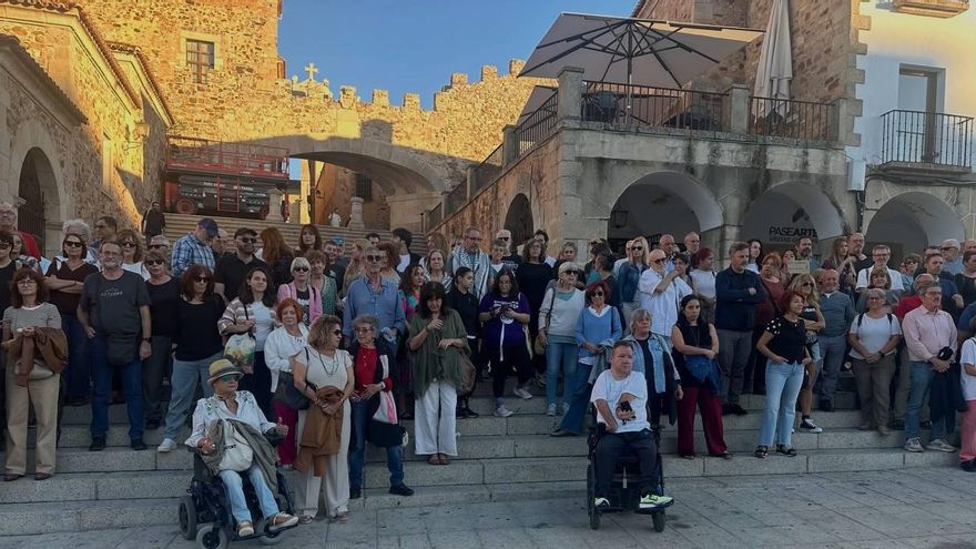 Cáceres se suma al dolor y la indignación por el fallecimiento de Maricarmen tras su desahucio.