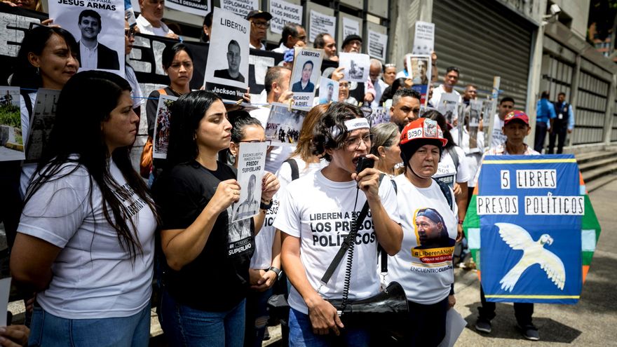 Familiar de preso político venezolano espera que salida de asilados beneficie a "todos"