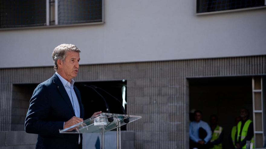 El presidente del Partido Popular, Alberto Núñez Feijóo, durante una visita a la promoción de viviendas públicas en régimen de alquiler Cañaveral 7, a 15 de septiembre de 2026, en Madrid (España).