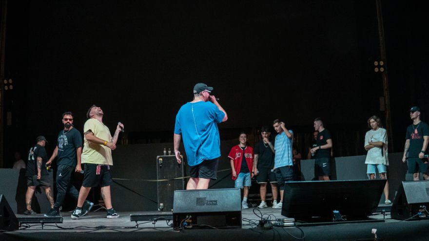 Mnak durante las pruebas de sonido | IG @jotalo