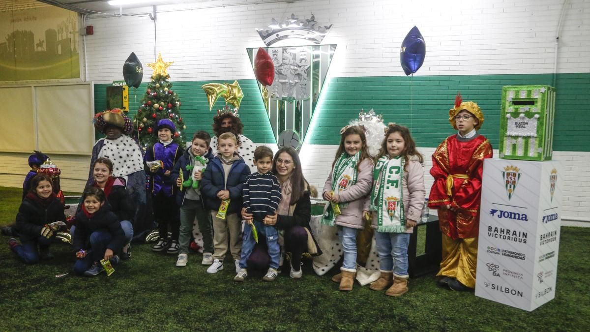 La visita de los Reyes Magos a El Arcángel, en imágenes