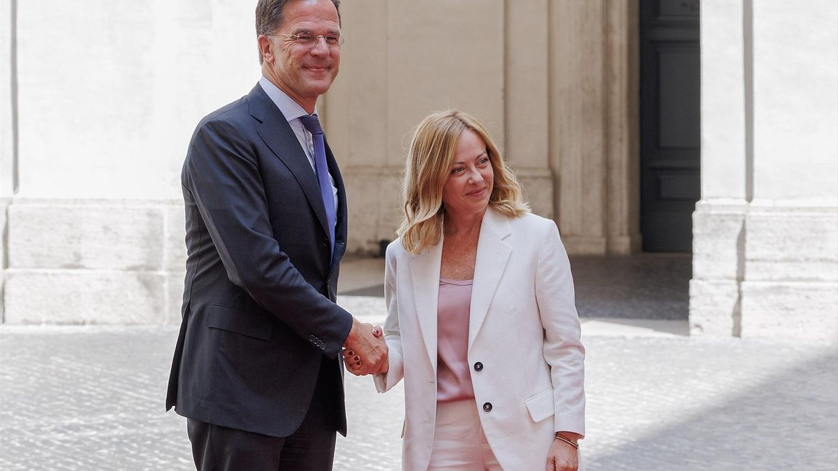 Rutte le hace el trabajo sucio a Trump contra Meloni y dice que Italia "permitió el despegue de 500 aviones de EEUU" para la guerra de Irán