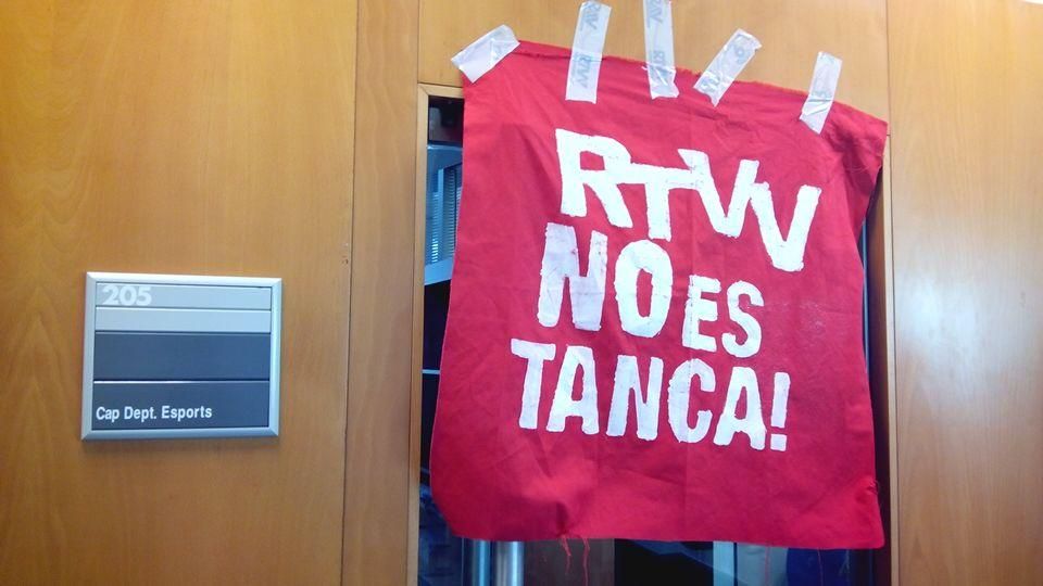 Pancartas contra el cierre de Canal 9 y RTVV / Ricard Cobo