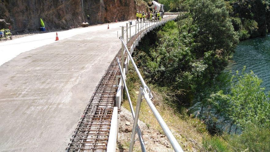 La carretera LR-113 abre al tráfico este viernes aunque continúan las obras