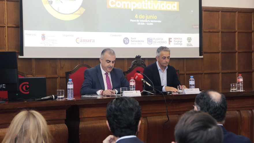 El consejero de Medio Ambiente, Roberto Media, inaugura la jornada ‘Economía Circular: I Estrategia de Bioeconomía y Economía Circular del Gobierno de Cantabria’ organizada por la Cámara de Comercio de Cantabria