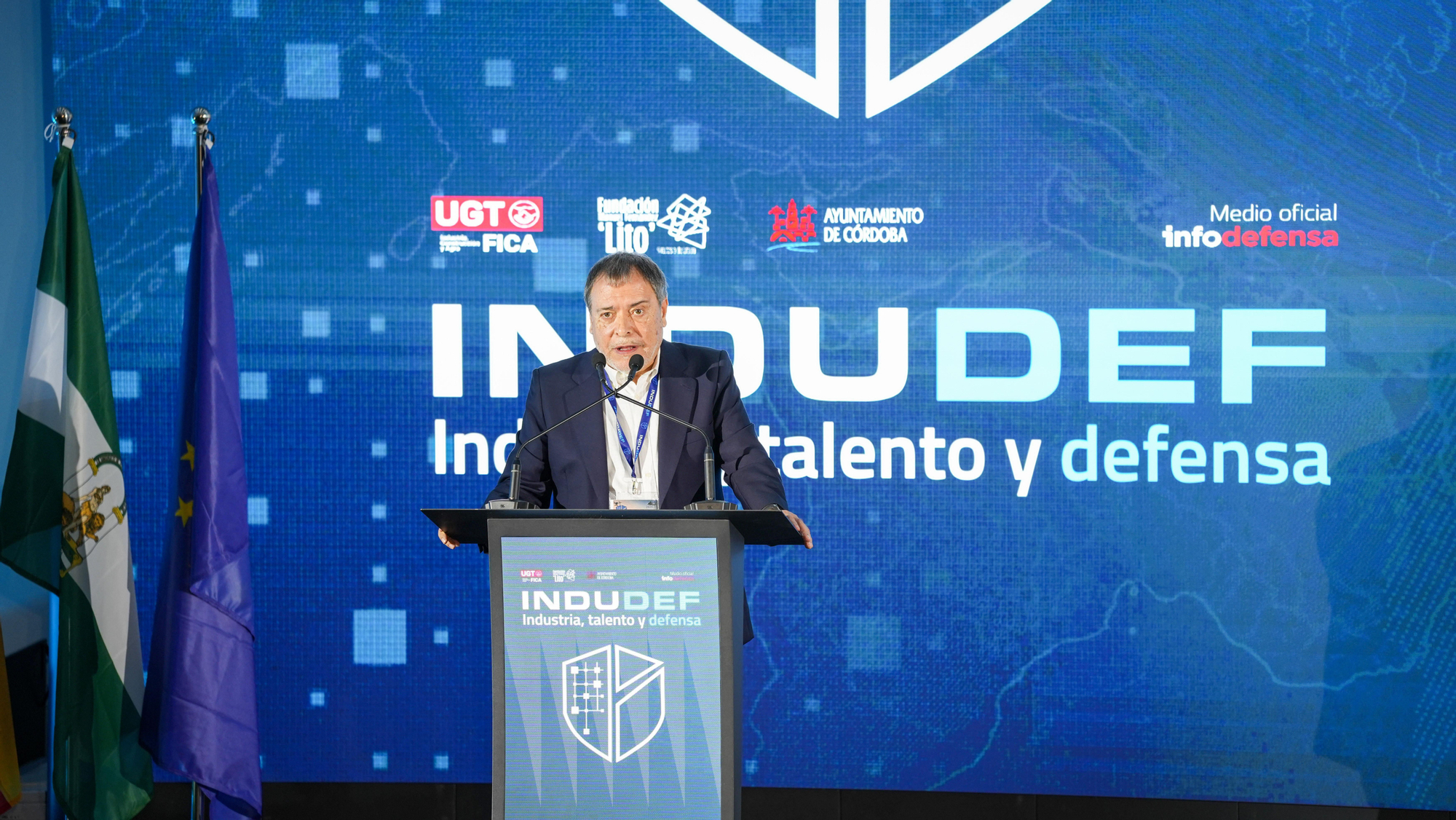 El ministro de Industria y Turismo, Jordi Hereu, y el alcalde de Córdoba, José María Bellido, durante la apertura del Foro Internacional de Defensa Indudef