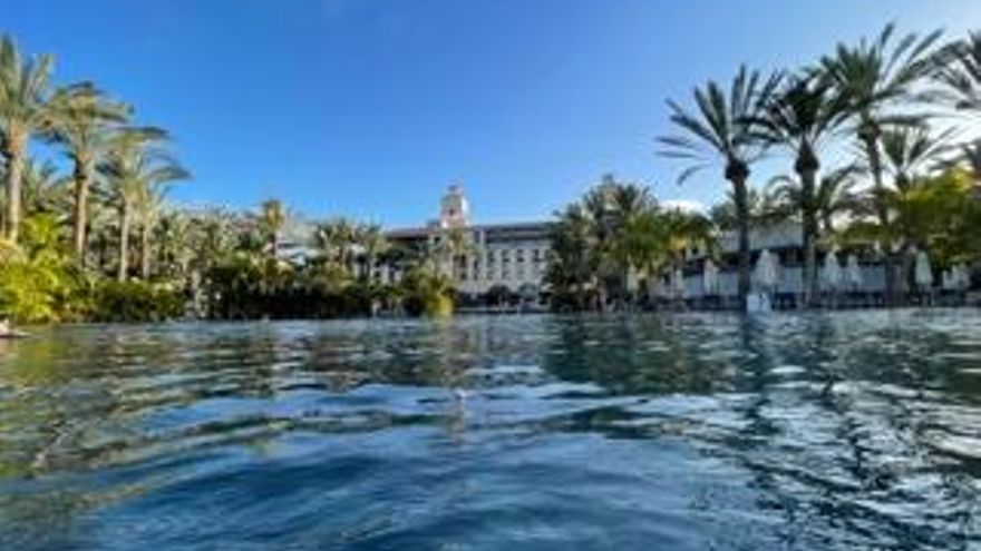 Hotel Costa Meloneras desde la 'infinity pool'