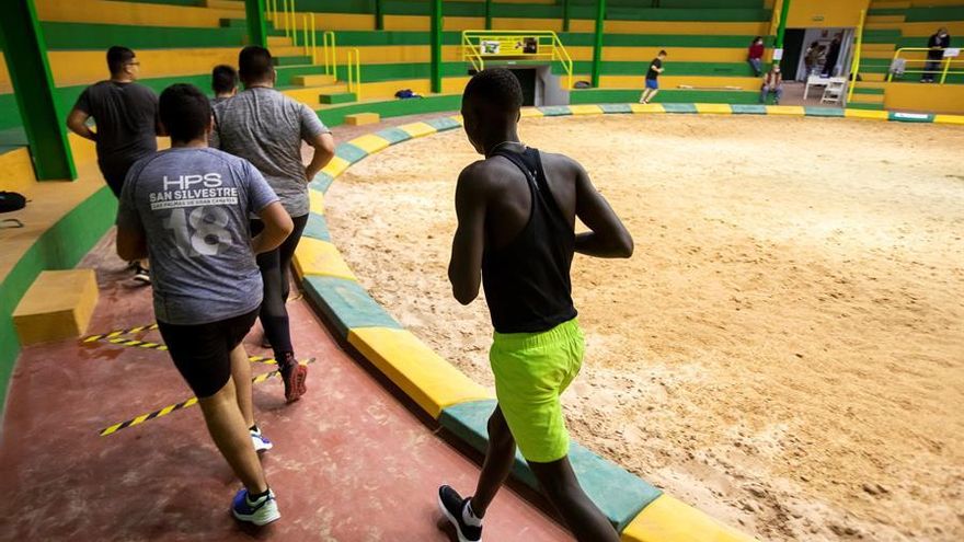 Menores inmigrantes entrenan en el norte de Gran Canaria en el Club de Lucha Unión Gáldar
