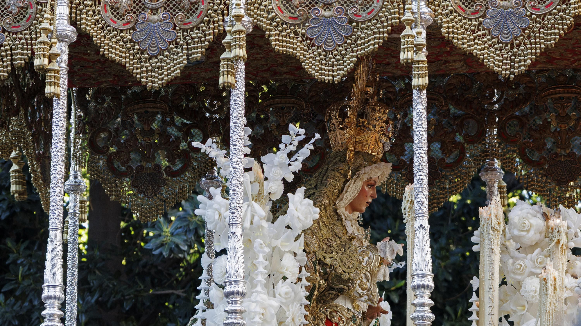 La Macarena muestra a Sevilla su rostro.