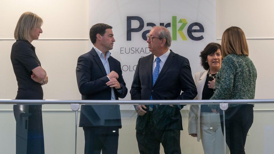 Pradales se pone la “vitola de candidato” y defiende la gestión del PNV a pesar de sus “errores"