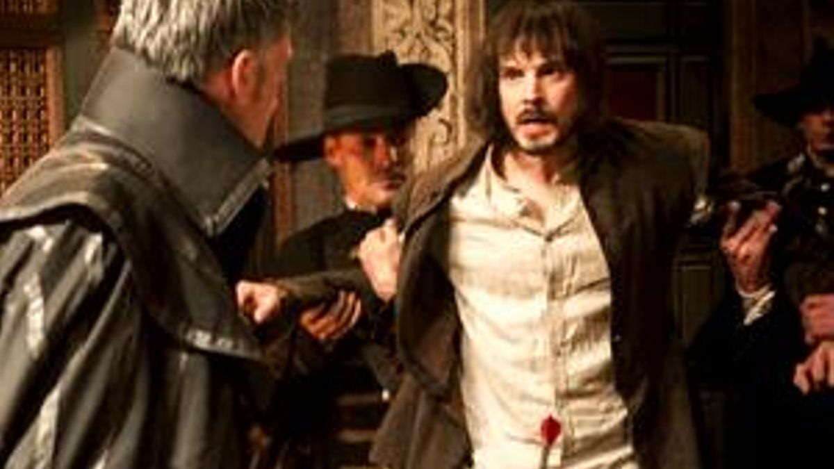 'Águila Roja' volará dos temporadas más en TVE, con tornado, lucha en el mar y más tramas familiares