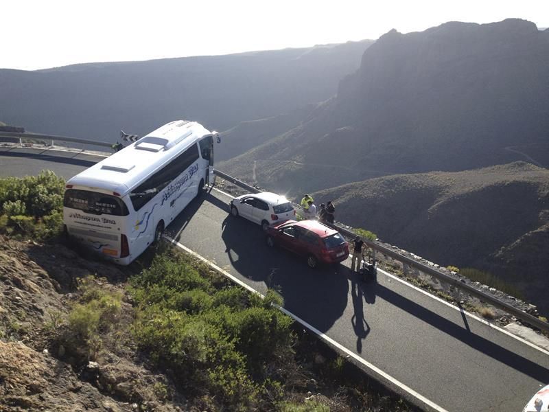Accidente de la guagua en Fataga. EFE/Elvira Urquijo A.