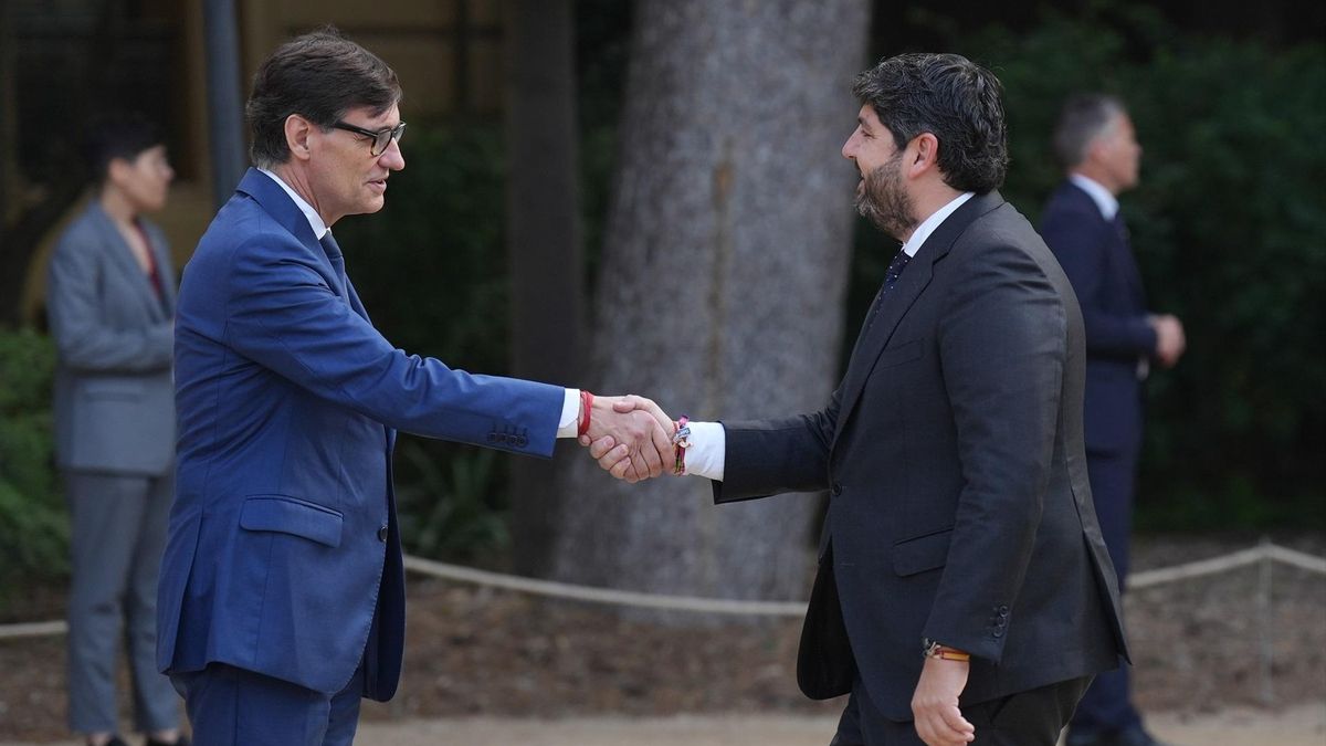 Salvador Illa recibe al murciano Fernando López Miras, este viernes, en Barcelona.