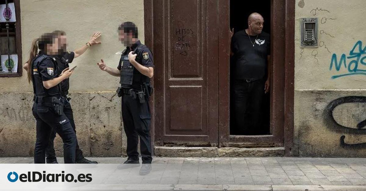 Abren juicio contra el vigilante de una empresa de desocupación por amenazar a un diputado de Compromís en una protesta contra un desalojo
