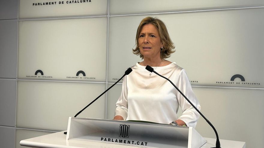 La diputada de Vox en el Parlament Maria Elisa García Fuster en rueda de prensa.