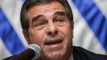 El canciller de Uruguay, Ernesto Talvi, habla este martes durante una conferencia de prensa, en Montevideo (Uruguay).
