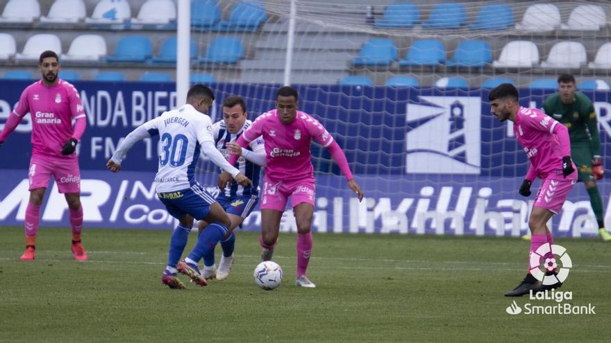 La UD Las Palmas vuelve a empatar en El Toralín
