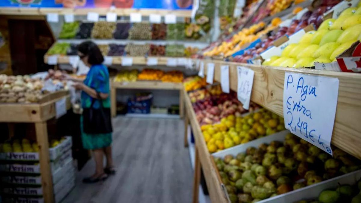 Almeida presenta un plan “improvisado” de ayuda al comercio sin análisis previos, por un concurso que quedó desierto