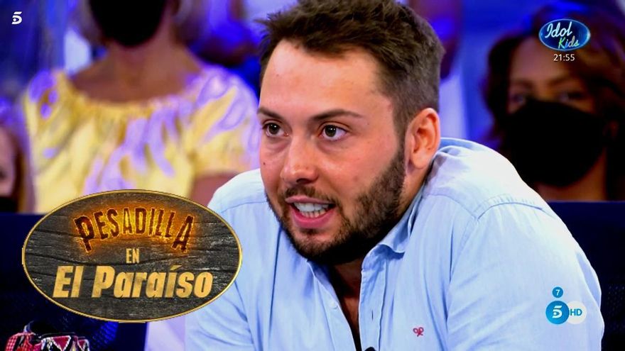 José Antonio Avilés, junto al logo de 'Pesadilla en El Paraíso'