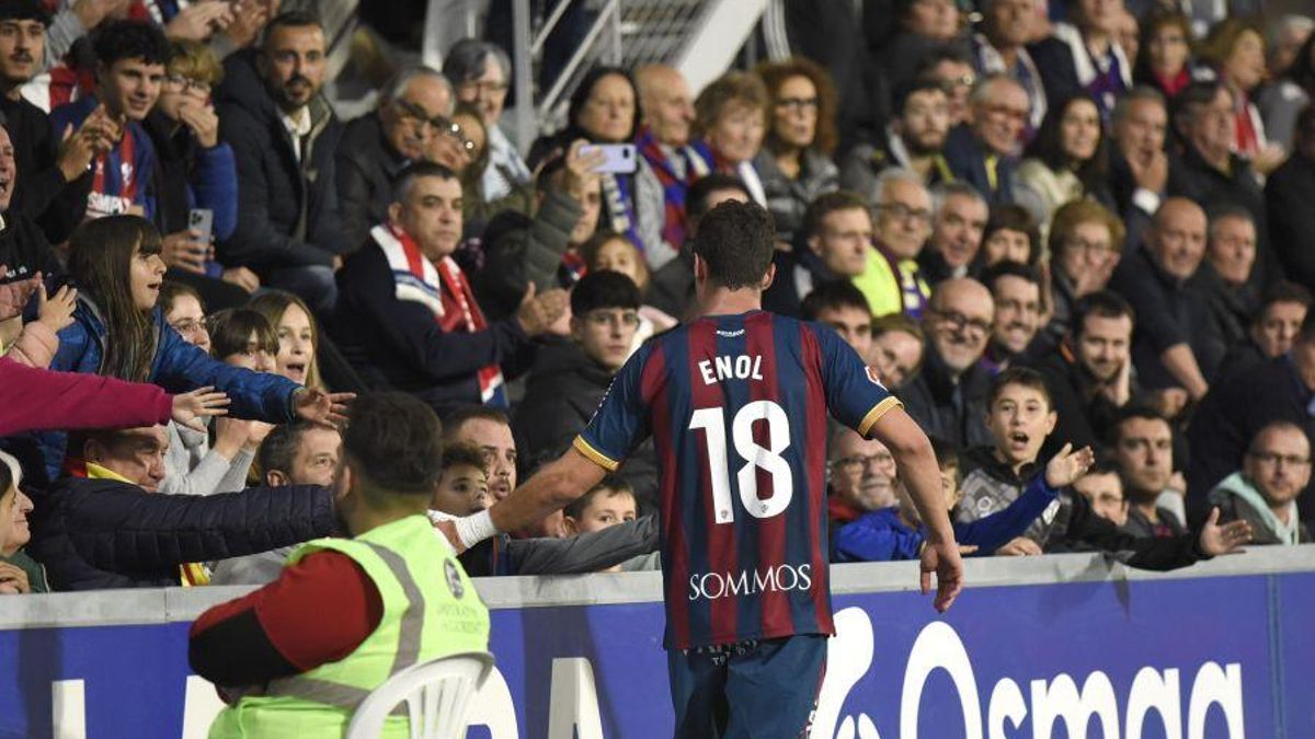 Enol Rodríguez, durante un partido con la SD Huesca