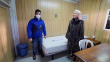 Verónica Casado visita el hospital de campaña en la Feria de Valladolid.