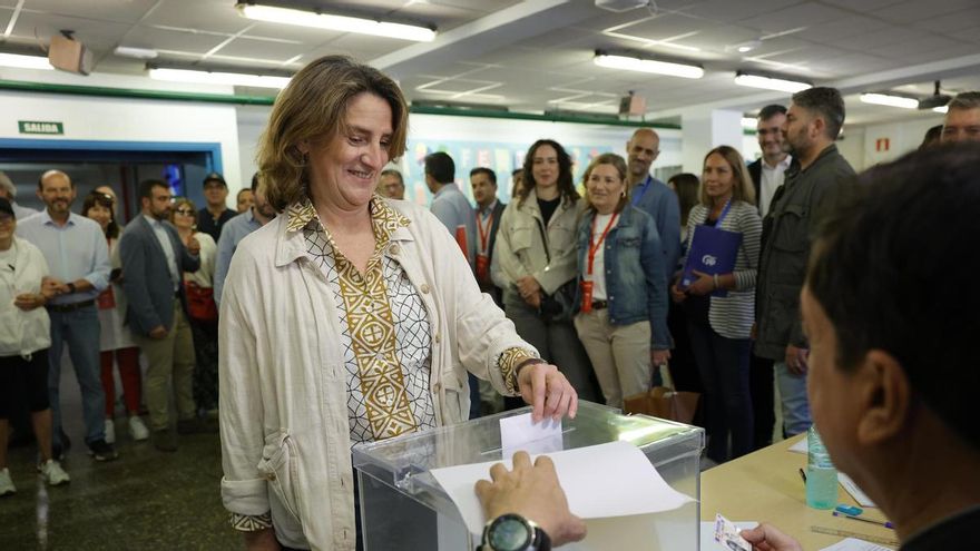 Teresa Ribera acude a votar este domingo