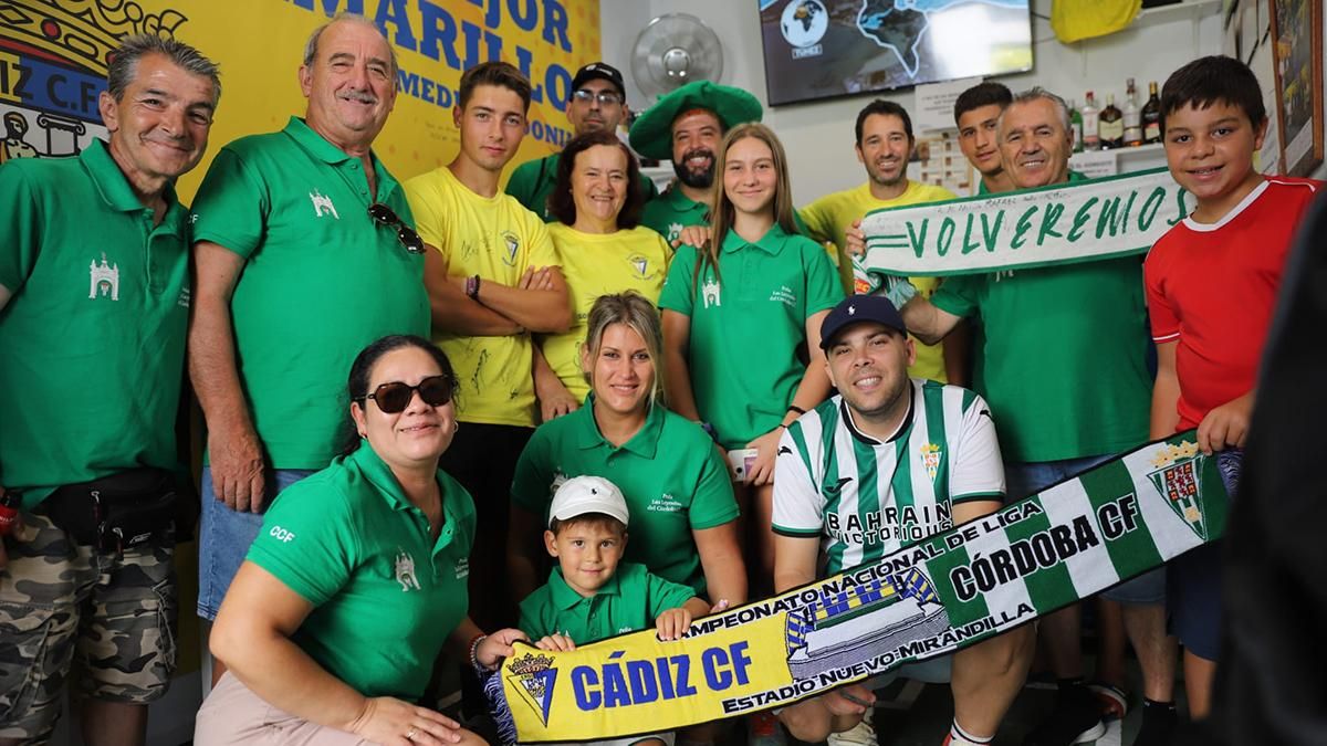 Hermanamiento entre la peña Los Tiesos y un colectivo del Cádiz CF.