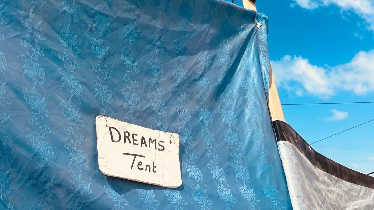 “La tienda de los sueños”: el empeño de no abandonar el hogar